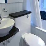 2 Bedroom Cozy In Lindesnes Gare