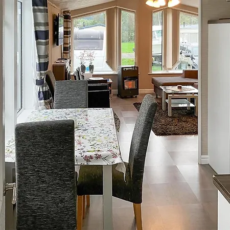 2 Bedroom Cozy In Lindesnes Spangereid