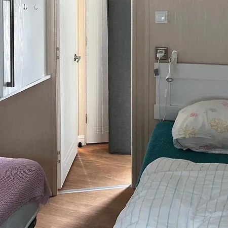 2 Bedroom Cozy In Lindesnes בית נופש *