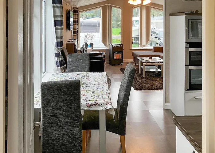 2 Bedroom Cozy In Lindesnes Spangereid