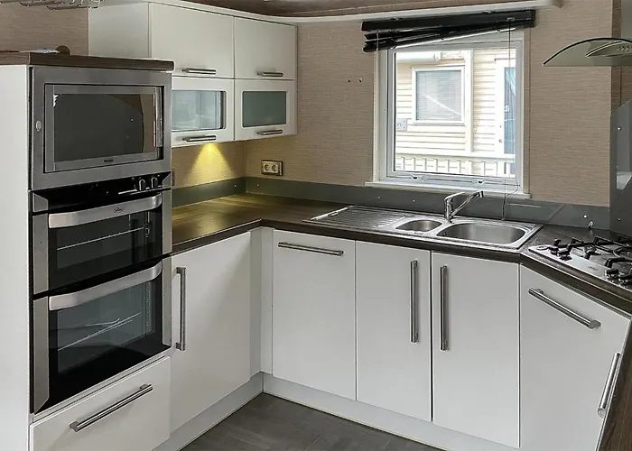 2 Bedroom Cozy In Lindesnes בית נופש