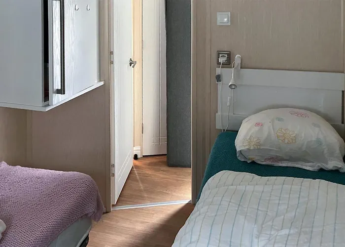 2 Bedroom Cozy In Lindesnes בית נופש *