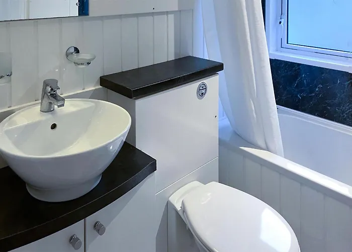 2 Bedroom Cozy In Lindesnes Spangereid