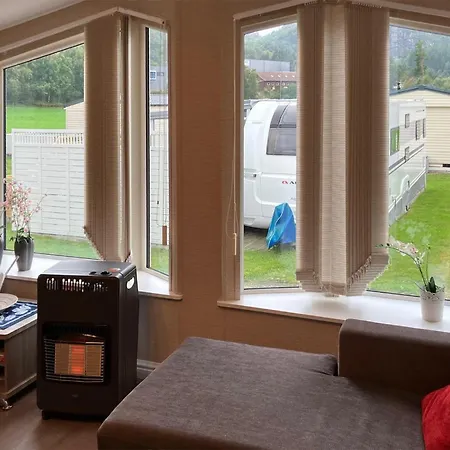 2 Bedroom Cozy In Lindesnes *